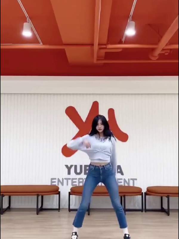 Just a little dance routine turn-on for you, love. 💋 This Kpop minx shaking her ass will make your cock throb, promise. – @dancingqueen’s Sex Reel On koreanbj.club – TikTok Porn & Shorts