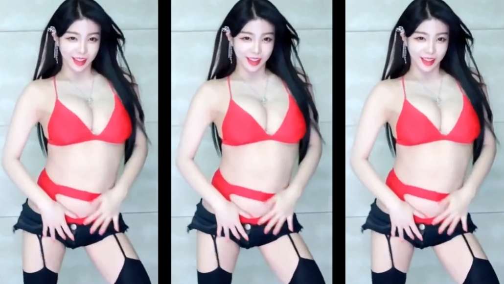 사이즈 좋고 피부좋고 꼴릿한년 댄스