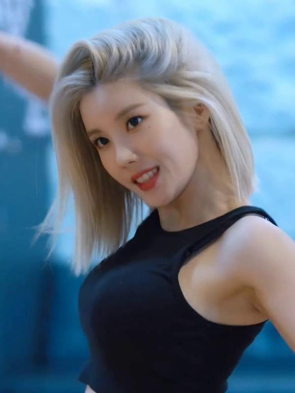 This blonde bombshell is ready for her closeup, tits popping in her black top. Ready for a KpopFap extravaganza, are ya? 😉 – @dancingqueen’s Sex Reel On koreanbj.club – TikTok Porn & Shorts
