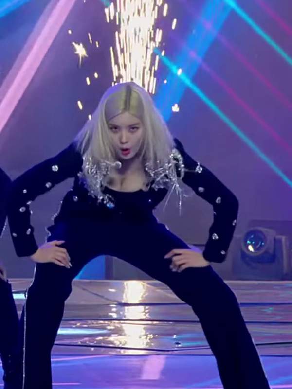 Find me and my lady friend grabbing the stage, spewing sparkles while we twerk in sync. 🍑 Dying for our KpopFap routine? Swipe right, thirsty folks. – @dancingqueen’s Sex Reel On koreanbj.club – TikTok Porn & Shorts