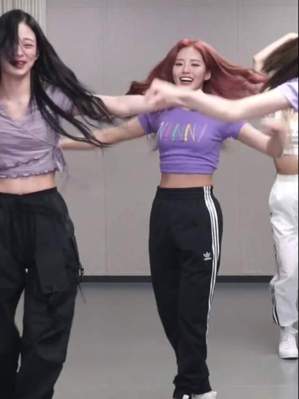 Got your hearts thumping, didn’t I? 😉 Just a bunch of sexy chicks twerking. Swipe for more tantalizing KpopFap eyecandies. 🔥 – @dancingqueen’s Sex Reel On koreanbj.club – TikTok Porn & Shorts