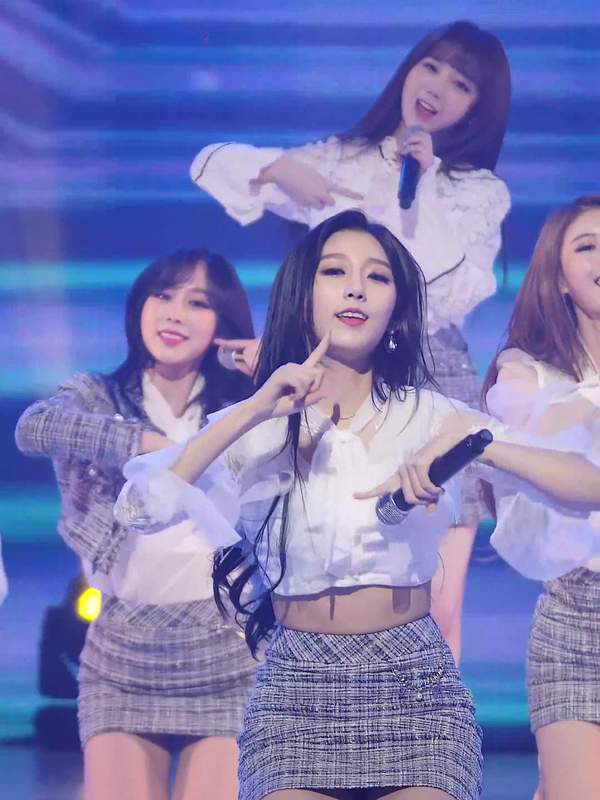 K-pop girls twerking on stage, dripping in sweat and shaking their firm asses. Don’t wank too hard, pervs! 🍑💋 – @bestia’s Sex Reel On koreanbj.club – TikTok Porn & Shorts