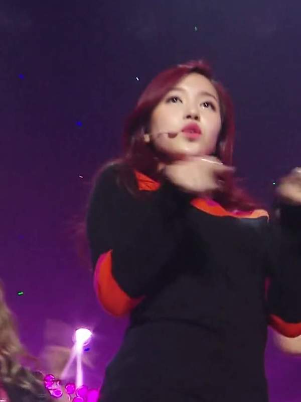 MF’s love to watch me . . . in my sexy black number, strutting, teasing with my mouth on this mic🎤. Let’s KpopFap, darlings! – @dancingqueen’s Sex Reel On koreanbj.club – TikTok Porn & Shorts