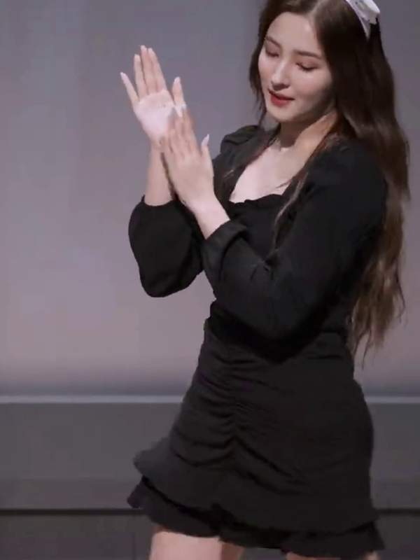 Look at me, slaying in this black dress on stage, clapping on every beat. Wanna watch more of my spicy KpopFap moves? – @bestia’s Sex Reel On koreanbj.club – TikTok Porn & Shorts