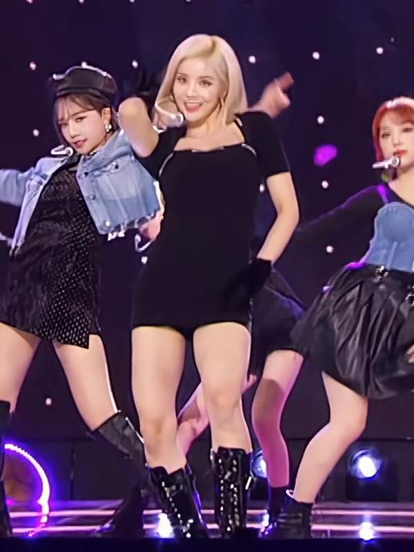 These sexy Korean babes shaking it on stage sure know how to make me hard! 🍆 Get ready for some KpopFap action. – @hotdance’s Sex Reel On koreanbj.club – TikTok Porn & Shorts
