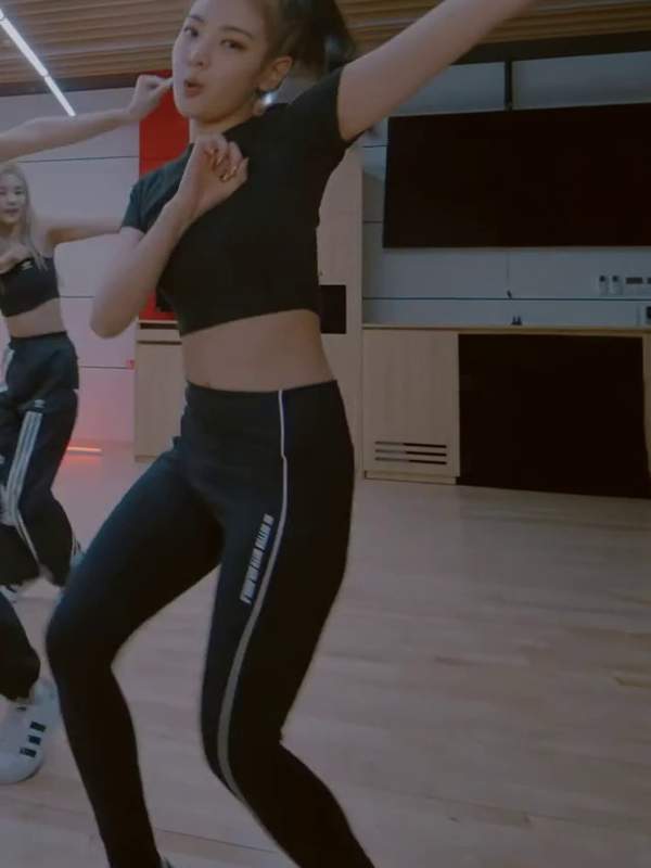 Sultry vixens gyrating in the studio, haven’t been this turned on since ‘WAP’! KpopFap, anyone? Buckle up, fuckboys! – @dancingqueen’s Sex Reel On koreanbj.club – TikTok Porn & Shorts