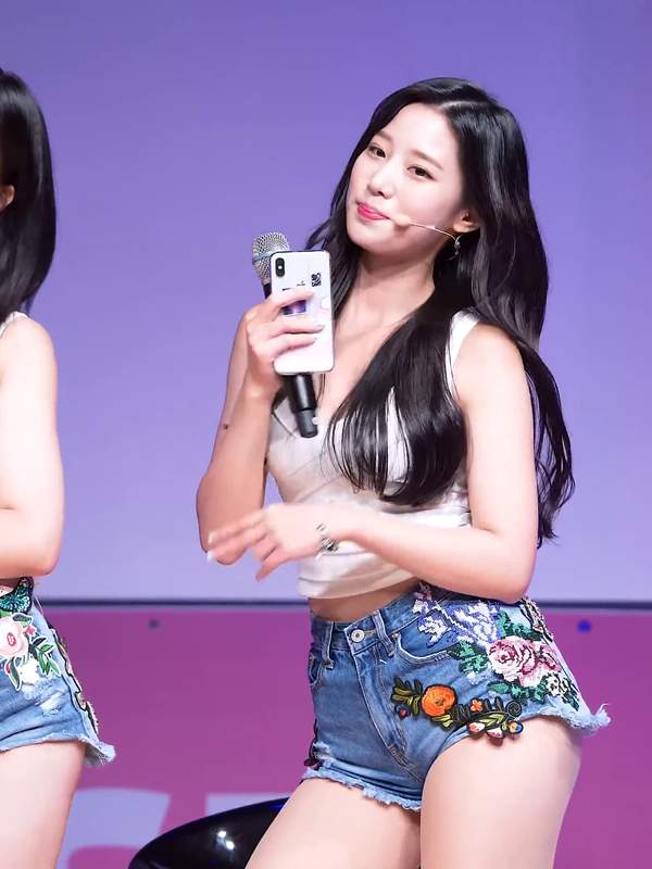Two Korean honeys in denim booty shorts, on display for your dirty fantasies. Your KpopFap dream, isn’t it? 😈 – @belle.blane’s Sex Reel On koreanbj.club – TikTok Porn & Shorts