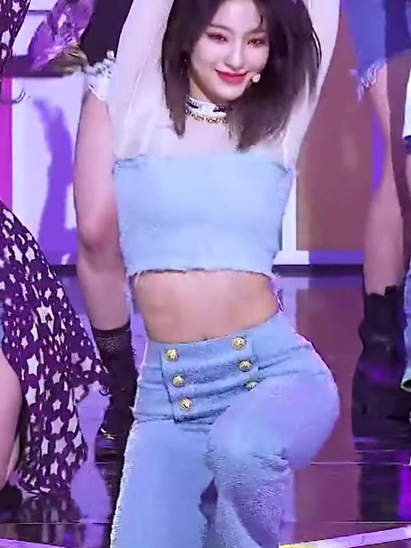 Strutting my stuff on stage in this blue number. 💃 Bet you’re hard just thinking about what’s underneath. More on KpopFap. 🍑 – @dancingqueen’s Sex Reel On koreanbj.club – TikTok Porn & Shorts
