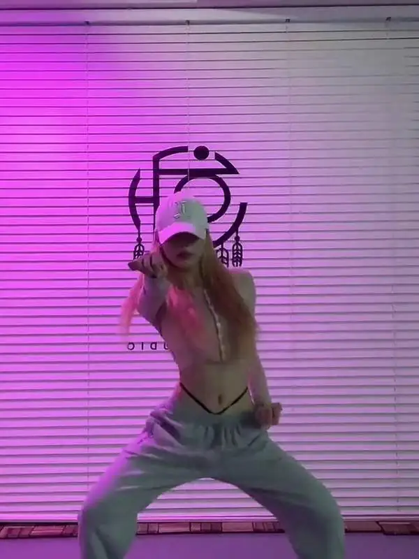 Just shaking my Kpop ass for you. Guess you were craving some oriental spice, huh? Watch me twerk it on beat. 😉 – @hotdance’s Sex Reel On koreanbj.club – TikTok Porn & Shorts